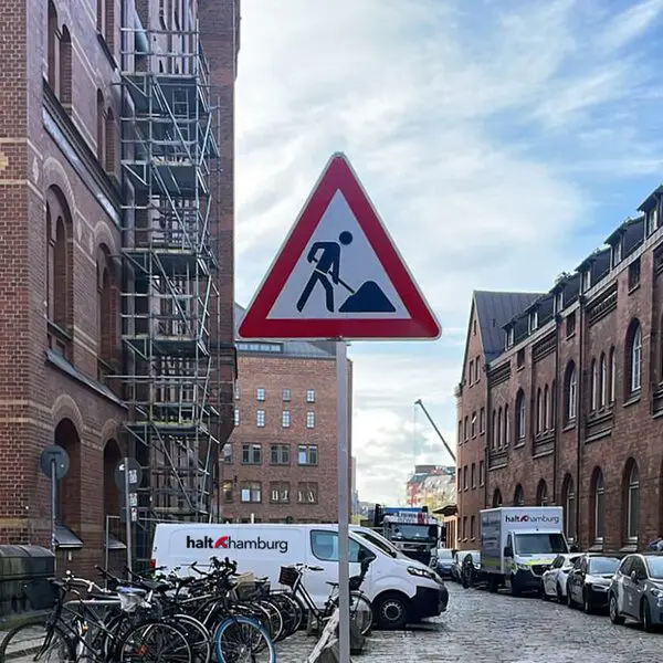 Eine Verkehrssicherung von Halt Hamburg in der Hamburger Speicherstadt